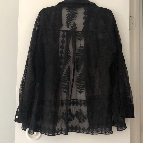 blouse - Picture 3 of 3